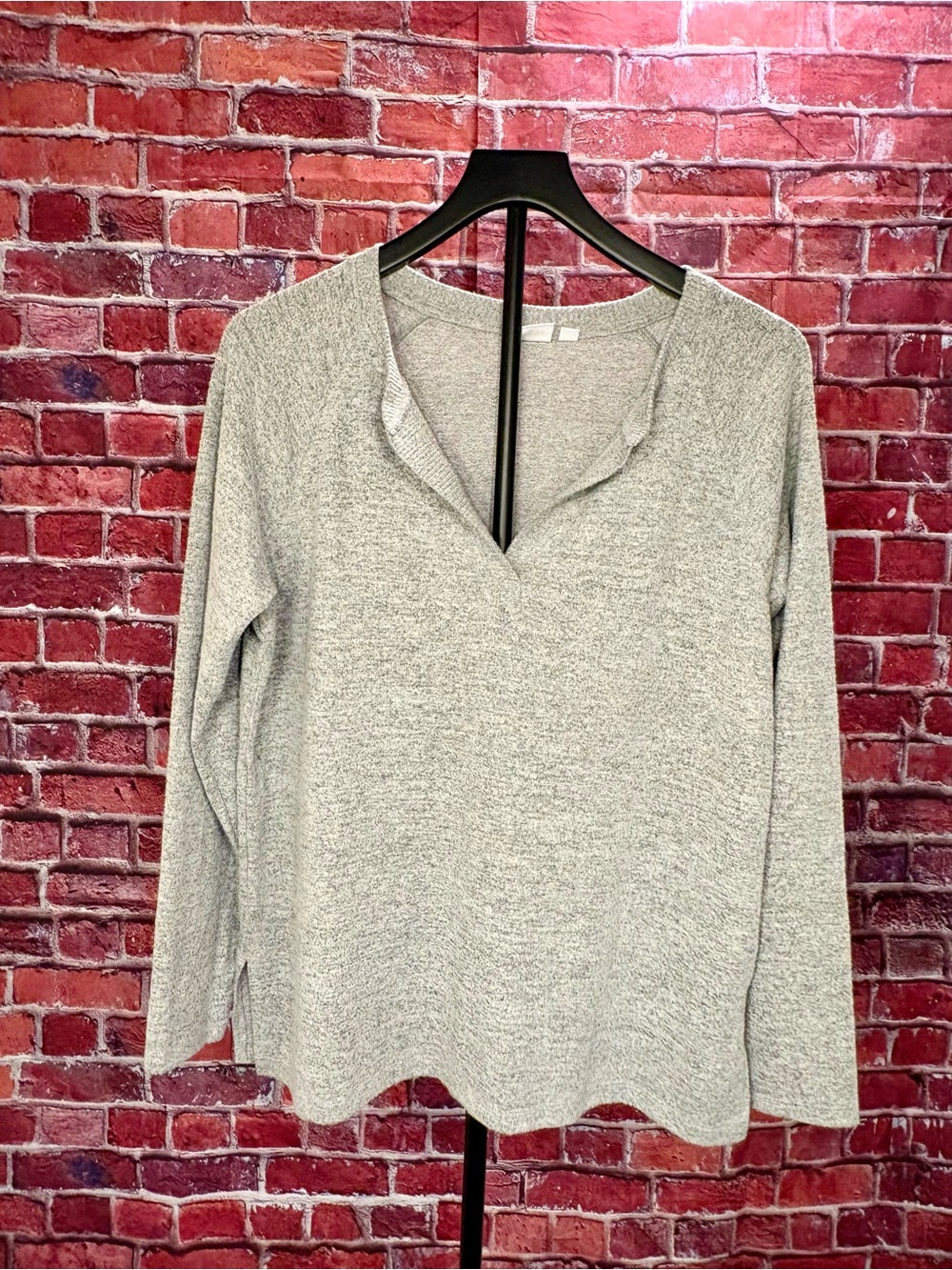 GAP Light Gray V-Neck Long Sleeve Women's Top M